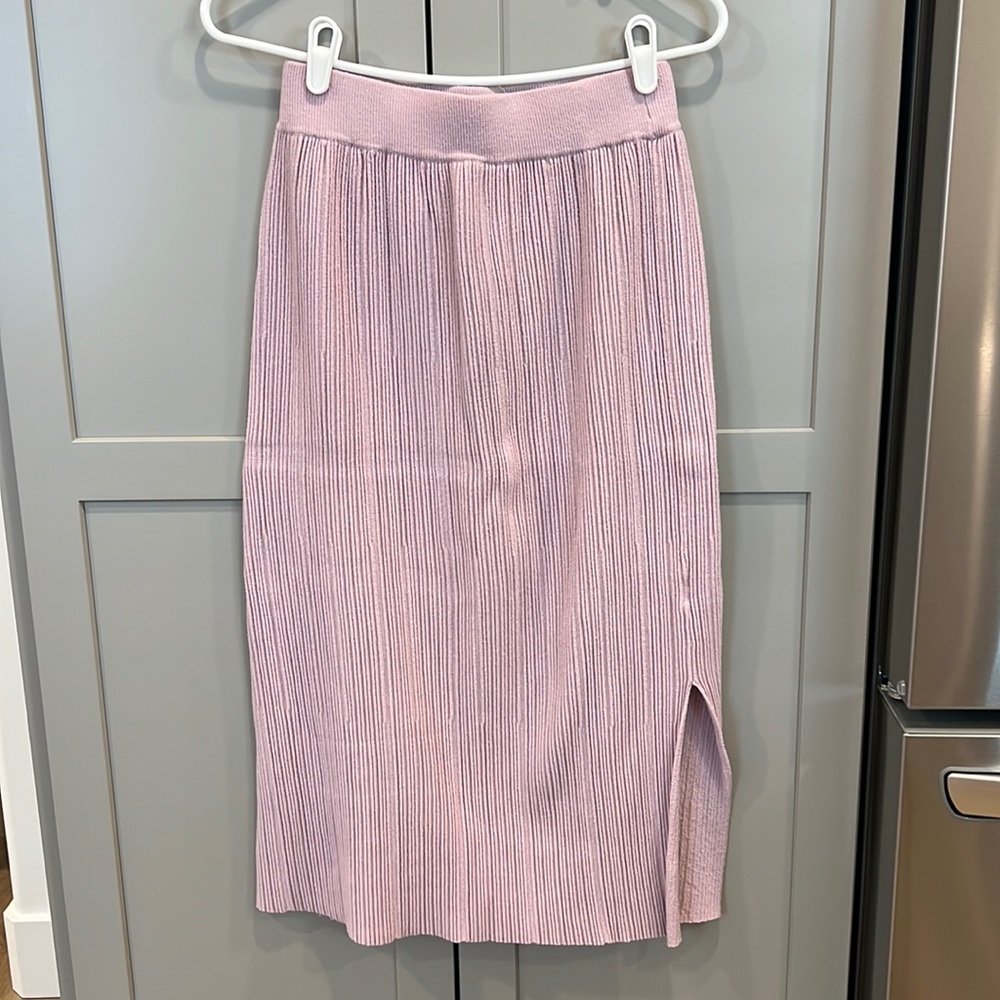 Stretchy knit pencil skirt